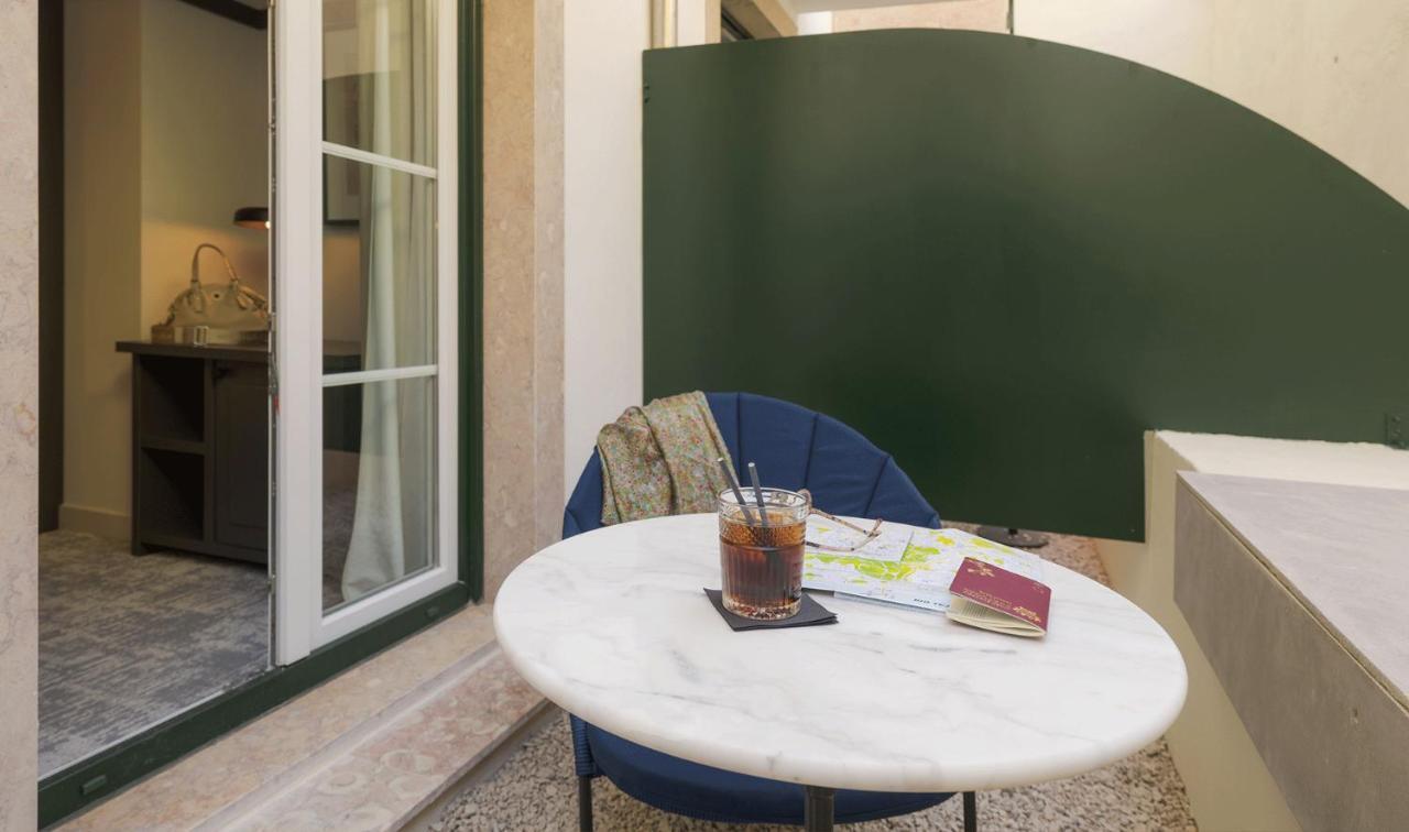 Pousada Alfama Lisbon Bagian luar foto